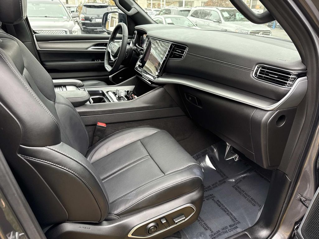 Thumbnail: 2025 Jeep Wagoneer - 20