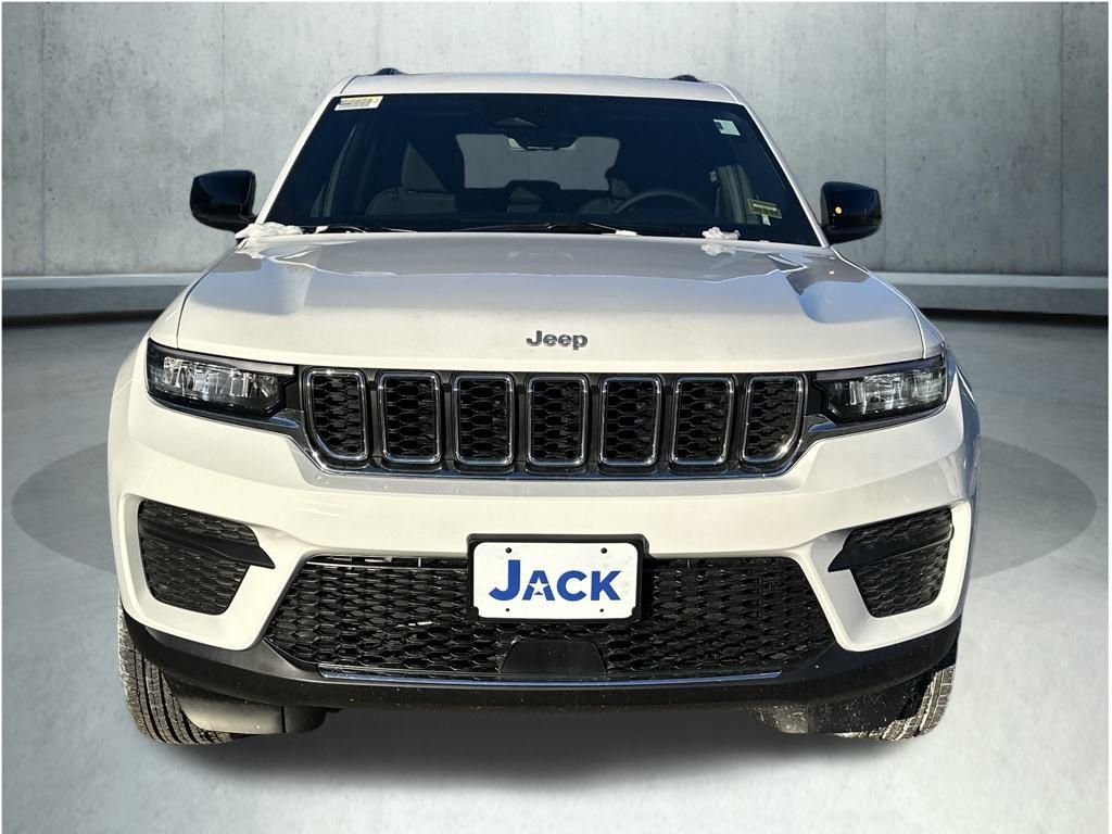 2025 Jeep Grand Cherokee Laredo photo 8
