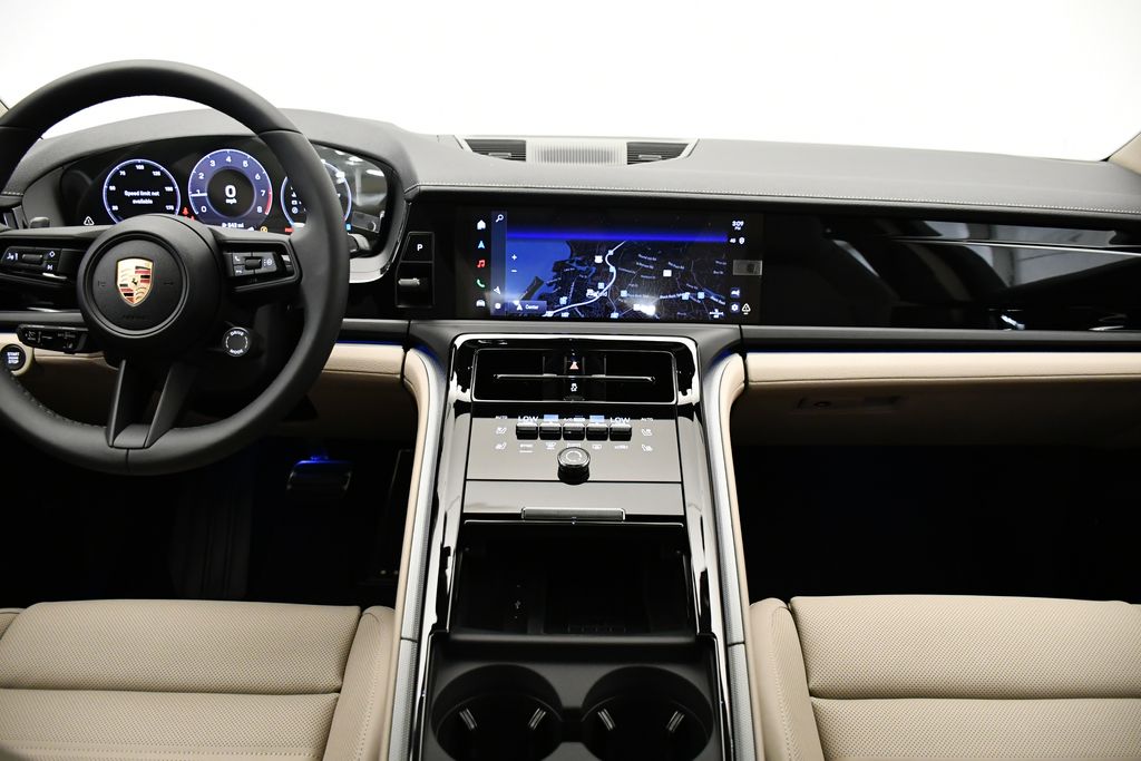Thumbnail: 2025 Porsche Panamera - 21