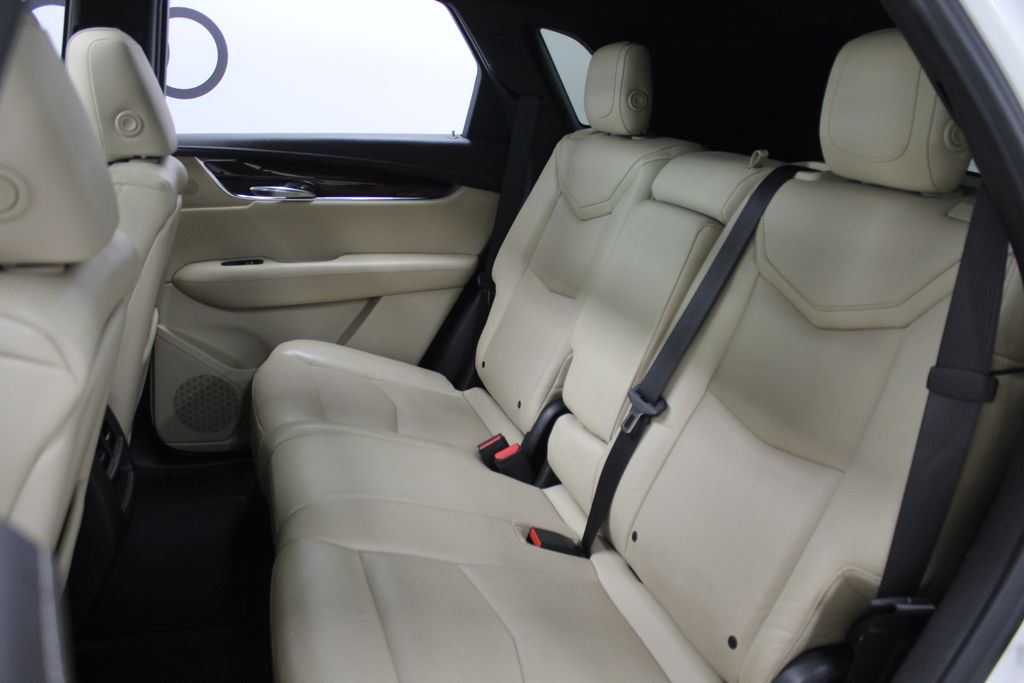 Thumbnail: 2017 Cadillac XT5 - 21