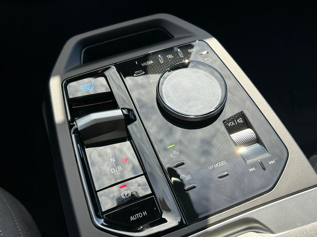 Thumbnail: 2026 BMW iX - 27