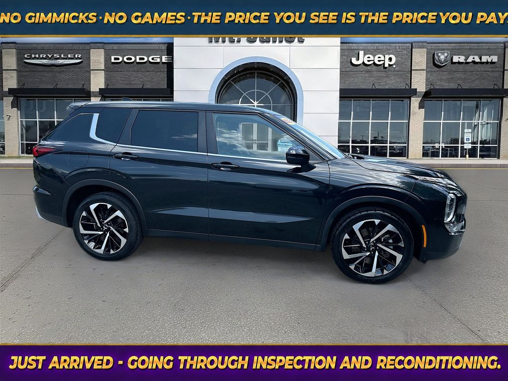 Graphite Gray 2024 Mitsubishi Outlander SUV / Crossover Front-Wheel Drive Continuously Variable Transmission