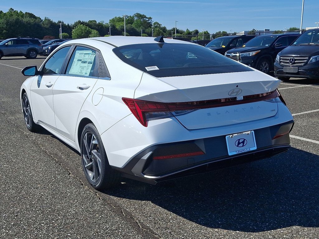 Thumbnail: 2025 Hyundai Elantra - 3