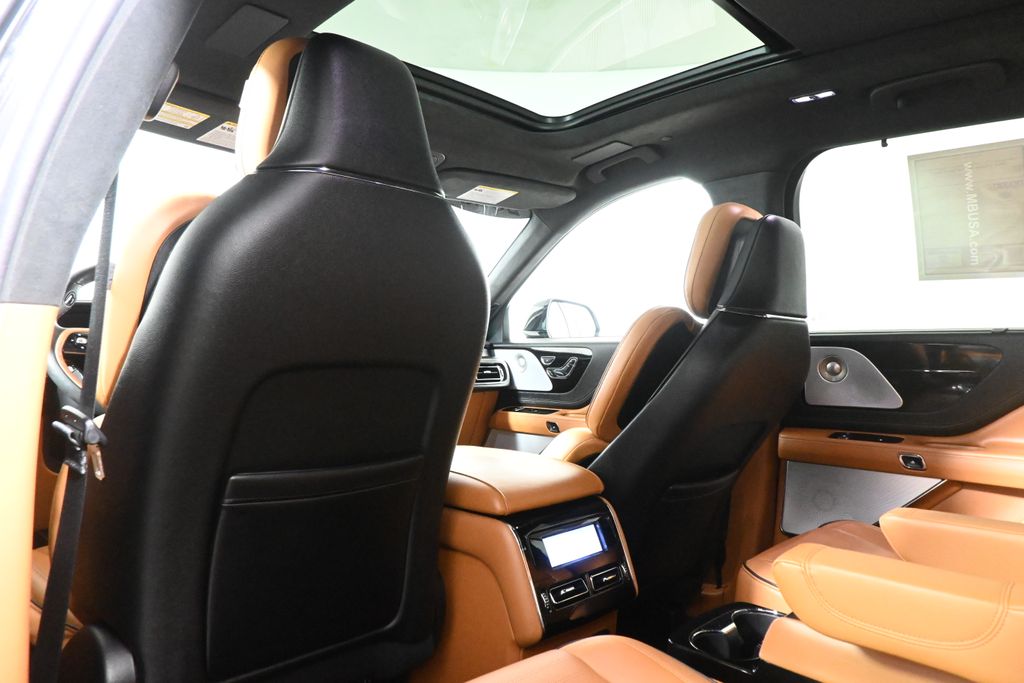 Thumbnail: 2023 Lincoln Aviator - 31
