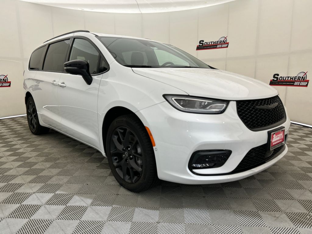New 2026 White Chrysler Limited image 8