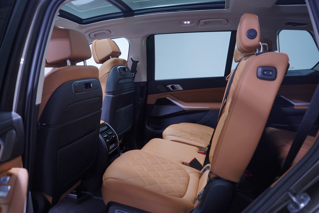 Thumbnail: 2023 BMW X7 - 9