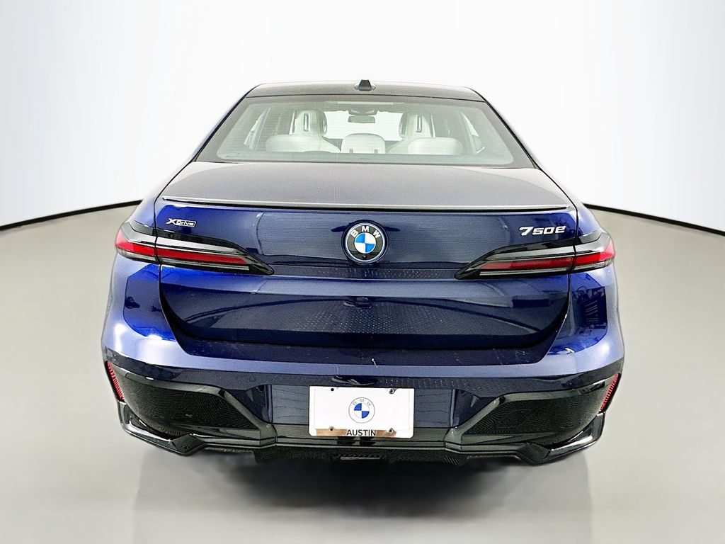 Thumbnail: 2026 BMW 7 Series - 6