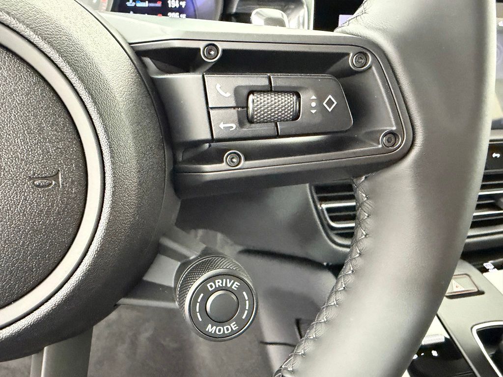 Thumbnail: 2026 Porsche Macan - 27
