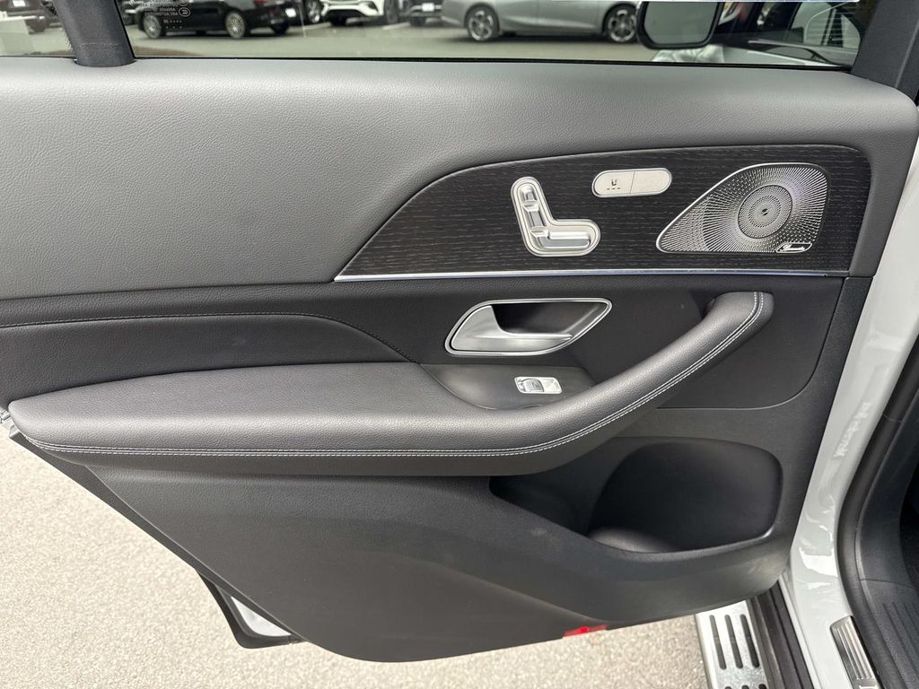 Thumbnail: 2025 Mercedes-Benz GLS - 30