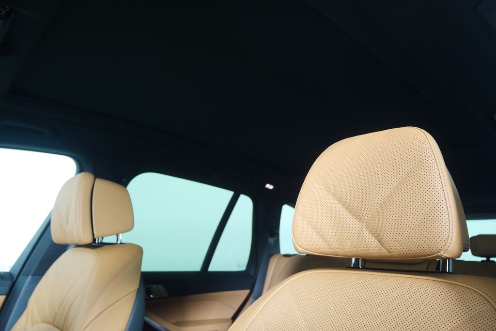 Thumbnail: 2026 BMW X5 - 11