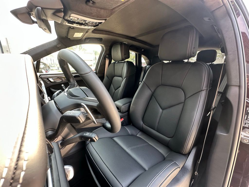 Thumbnail: 2026 Porsche Macan - 5