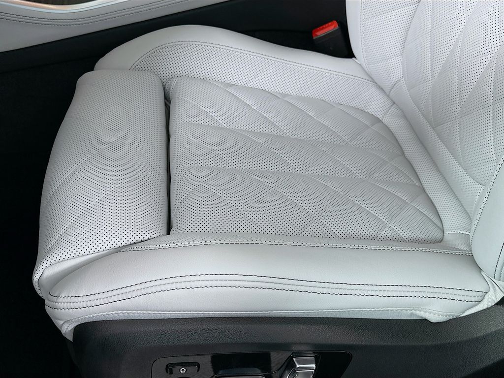 Thumbnail: 2026 BMW X5 - 21