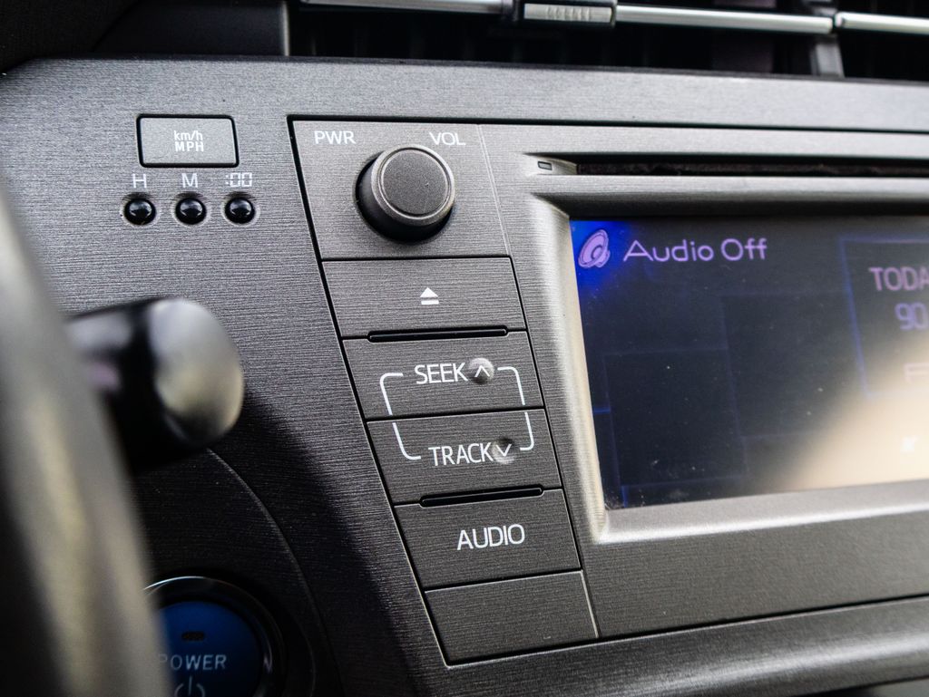 Used 2015 White Toyota Two image 32