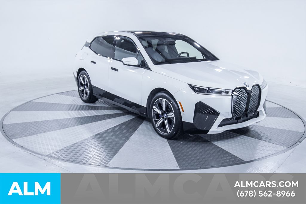 Used 2023 White BMW xDrive50 image 14