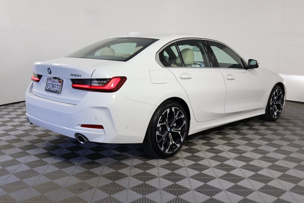 Thumbnail: 2025 BMW 3 Series - 4