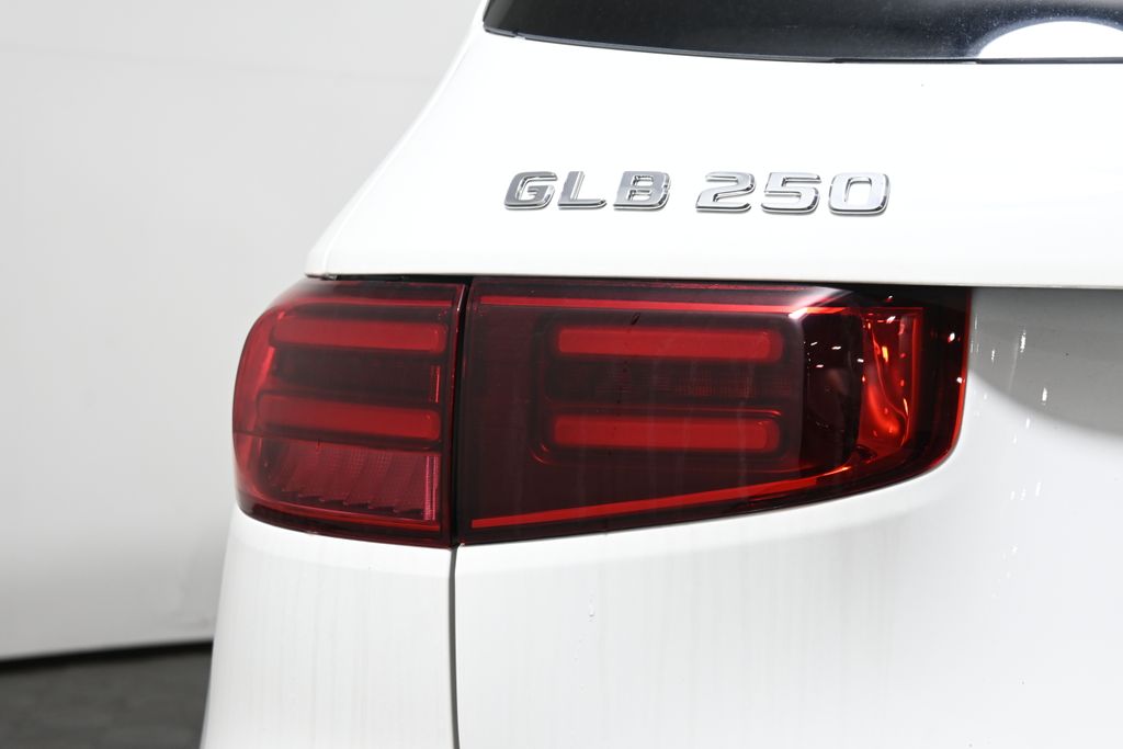 2025 Mercedes-Benz GLB 250 12