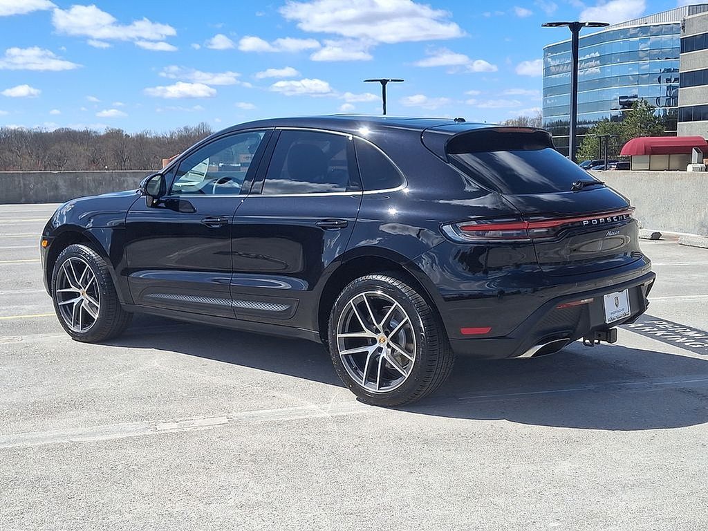 Thumbnail: 2025 Porsche Macan - 3