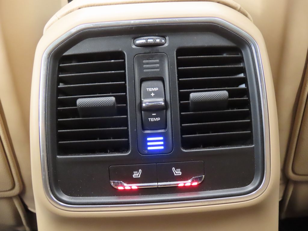Thumbnail: 2025 Porsche Macan - 32