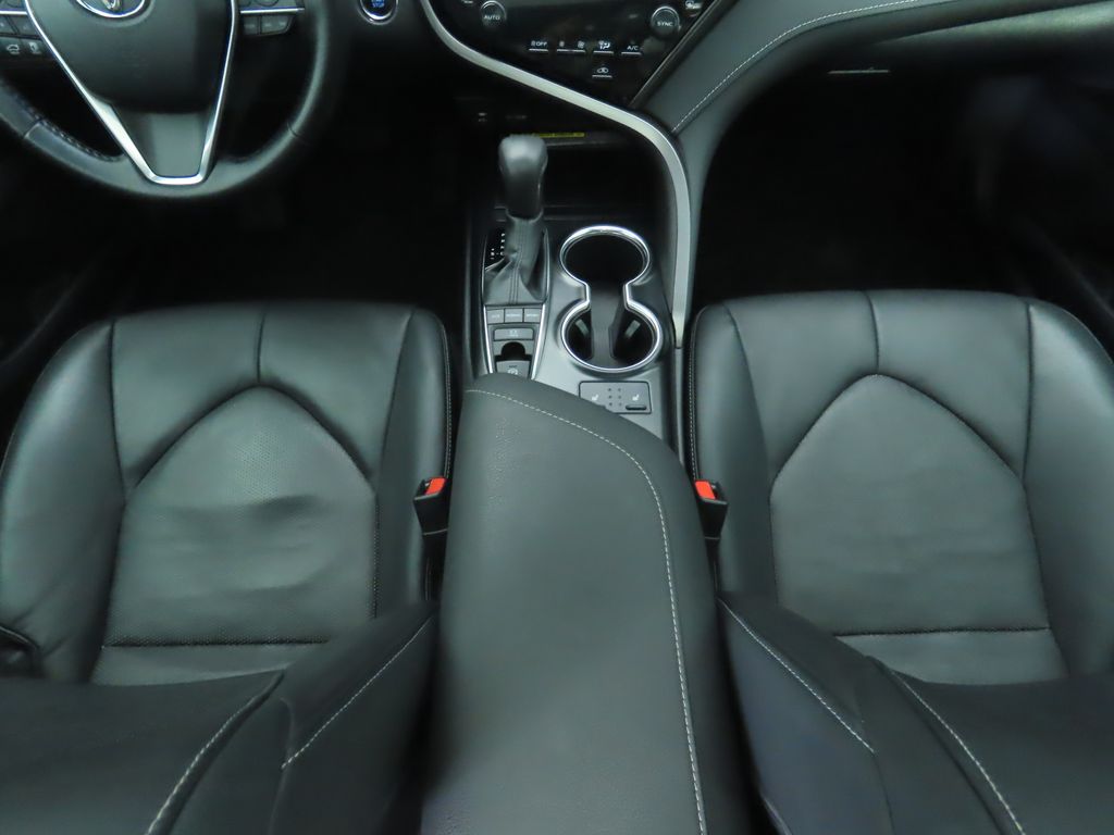 Thumbnail: 2019 Toyota Camry - 17
