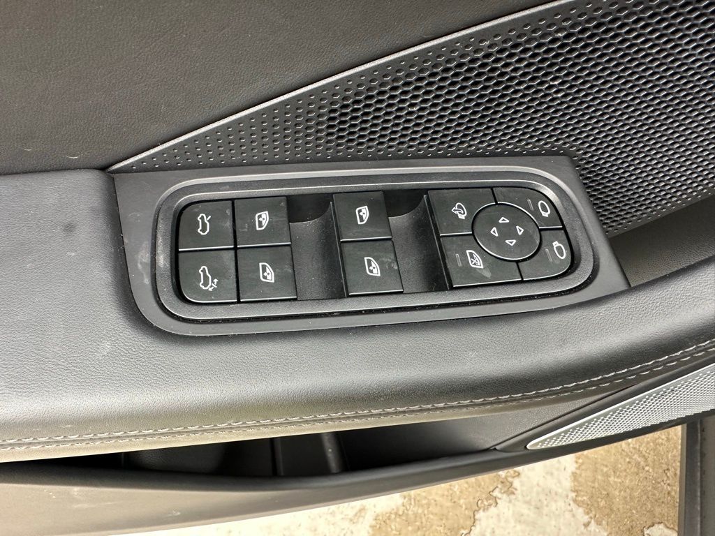 Thumbnail: 2025 Porsche Macan - 22