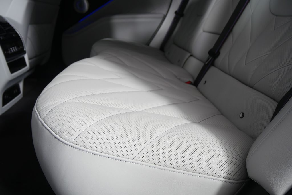 Thumbnail: 2026 BMW XM - 15