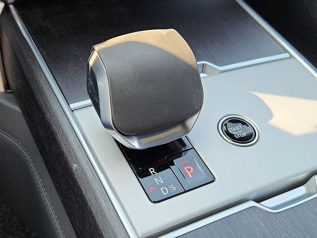 Thumbnail: 2026 Land Rover Range Rover - 7