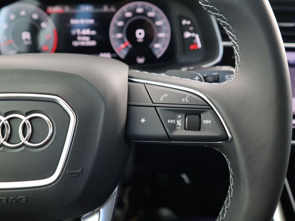 Thumbnail: 2026 Audi Q7 - 13