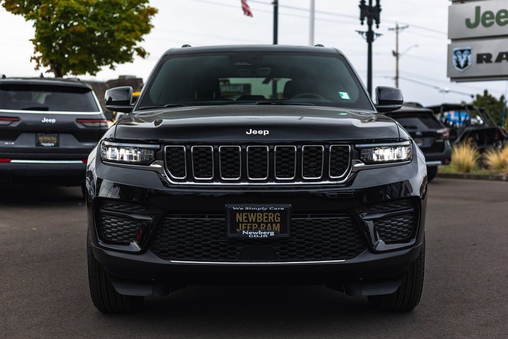 2025 Jeep Grand Cherokee Laredo X thumbnail 5