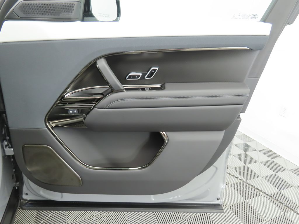 Thumbnail: 2025 Land Rover Range Rover Sport - 25