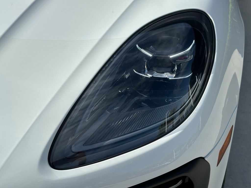 Thumbnail: 2025 Porsche Macan - 13