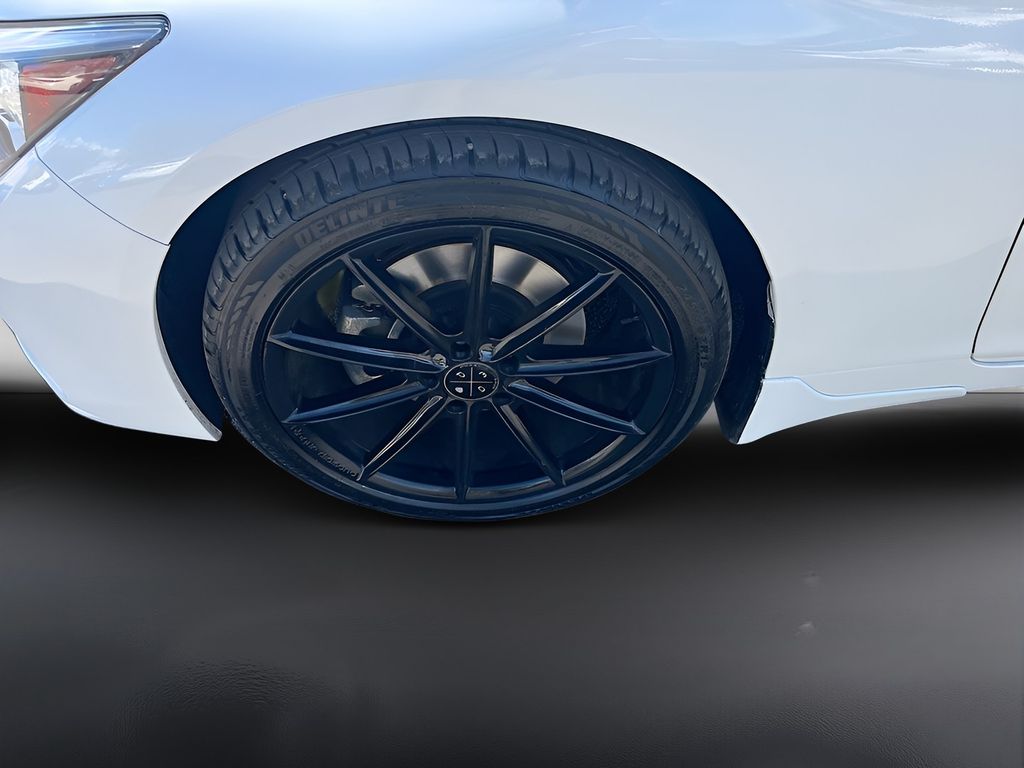 Used 2022 White INFINITI LUXE image 31