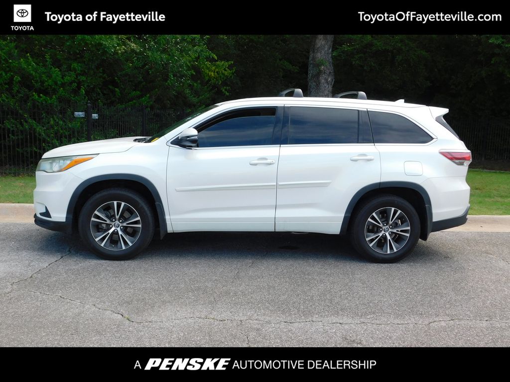 Thumbnail: 2016 Toyota Highlander - 2
