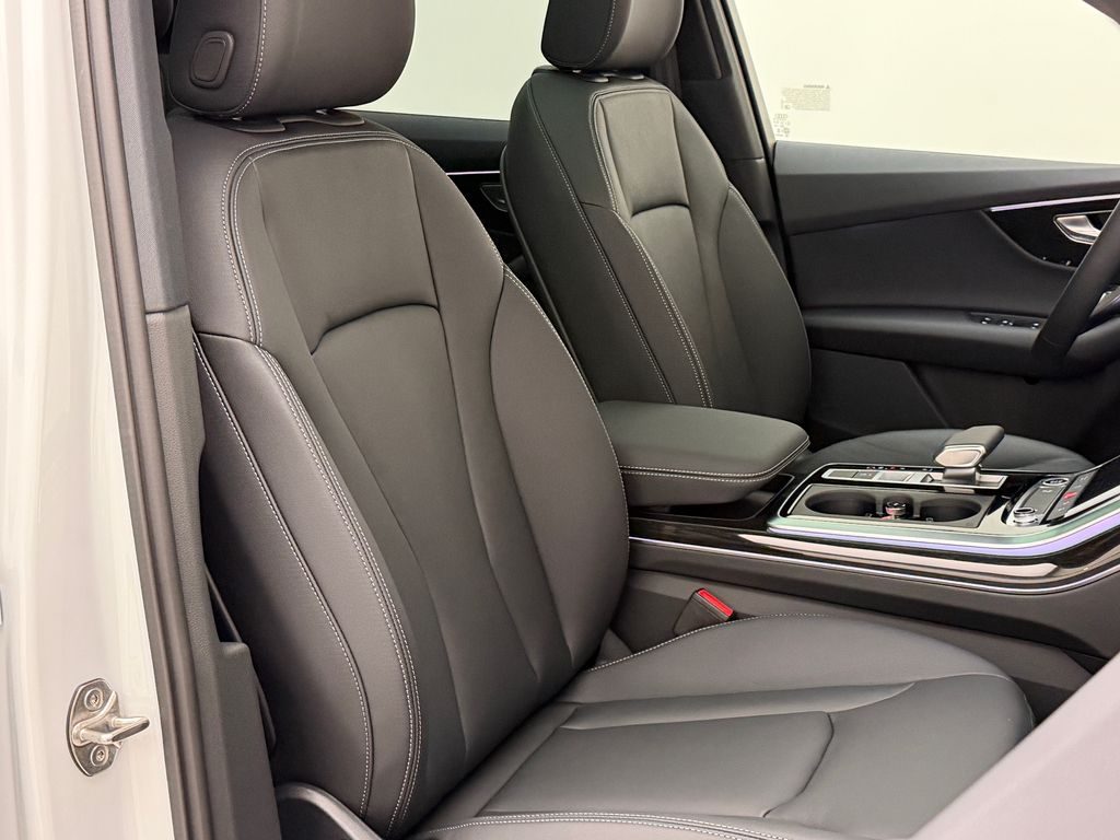 Thumbnail: 2026 Audi Q7 - 11