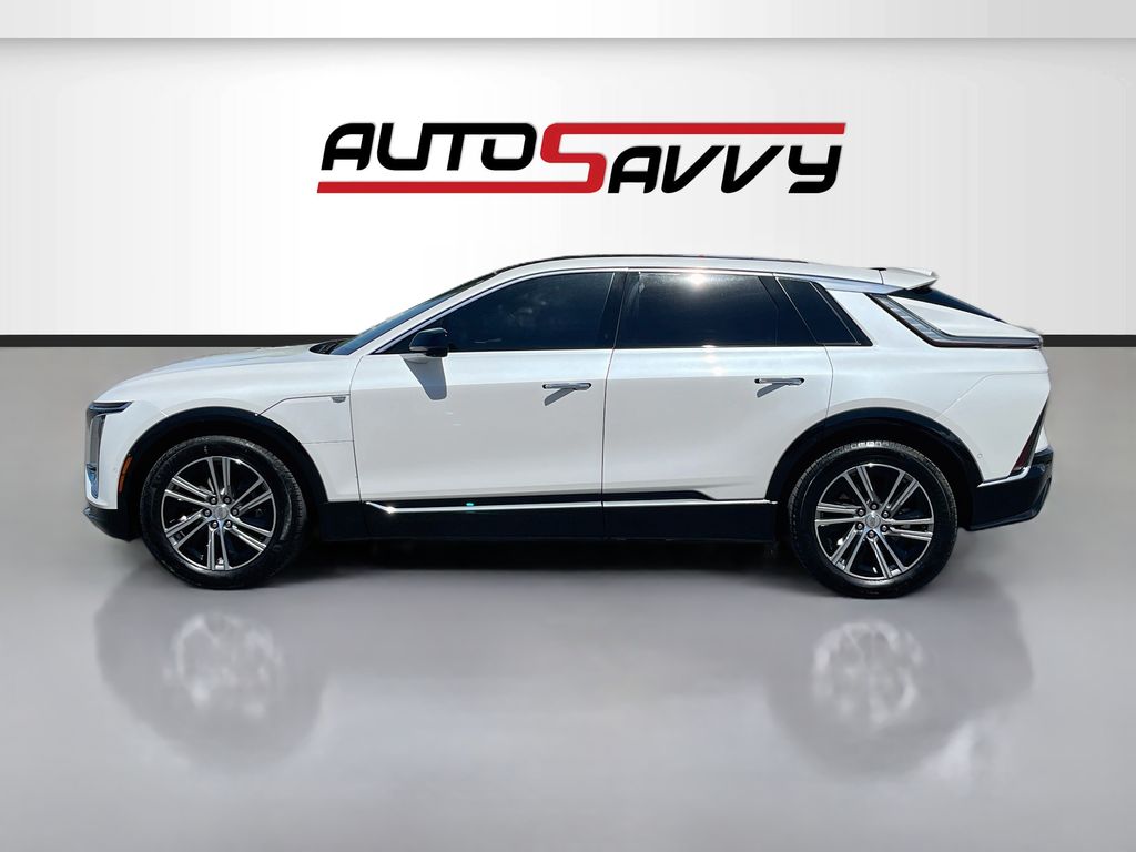 Used 2025 White Cadillac Luxury image 4