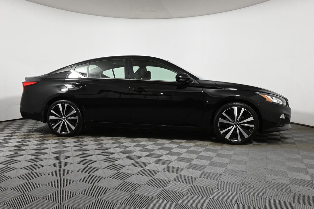Thumbnail: 2019 Nissan Altima - 9