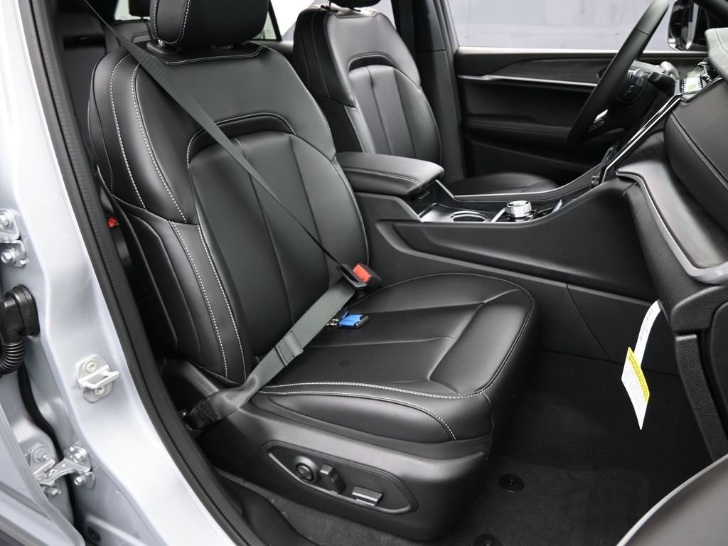 New 2025 Silver Zynith Jeep Limited image 40