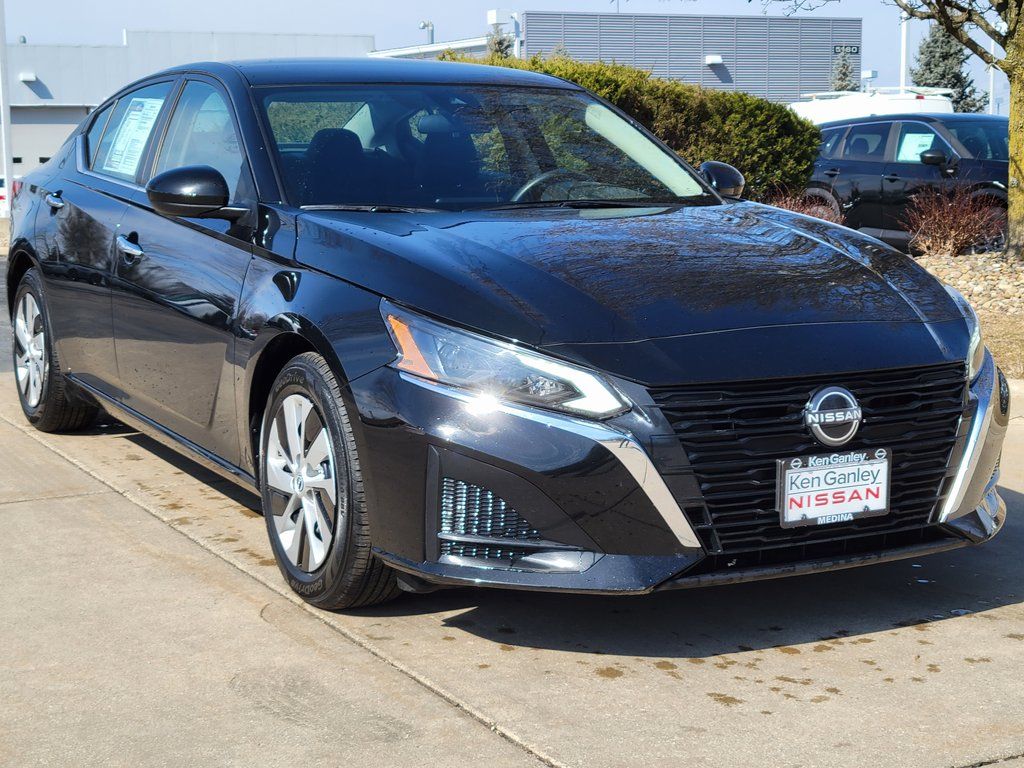 2023 Nissan Altima 2.5 S photo