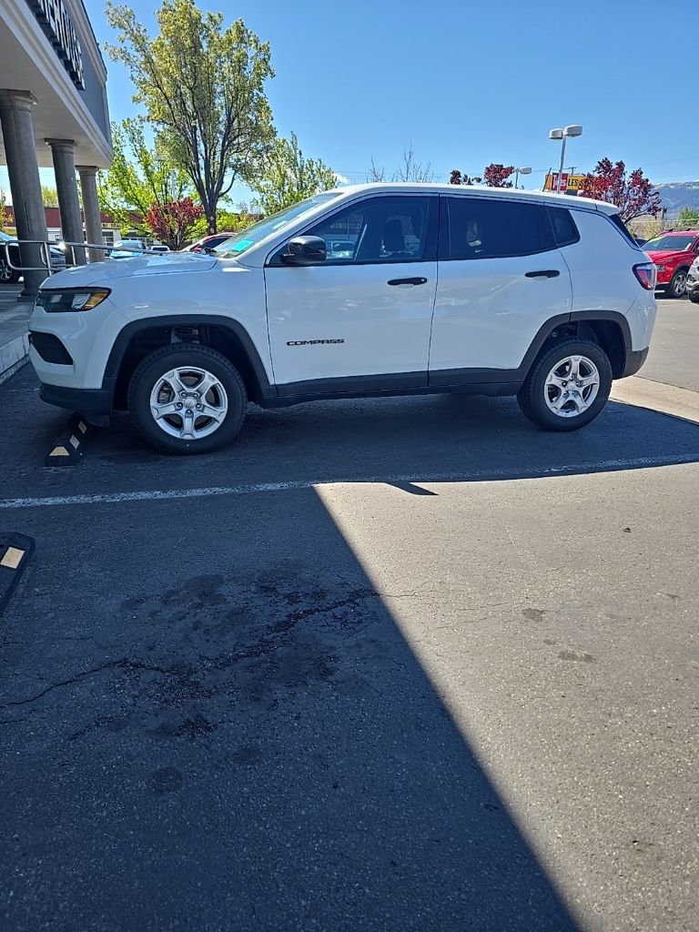 View vehicle photo 3