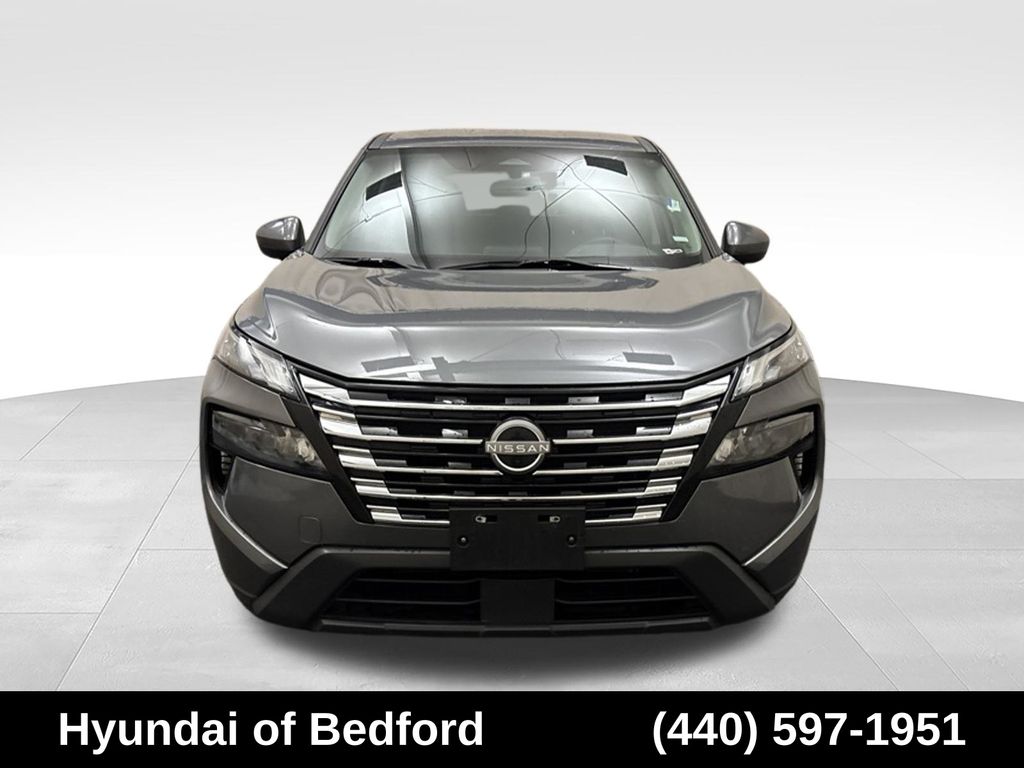 2024 Nissan Rogue SV - Image 2