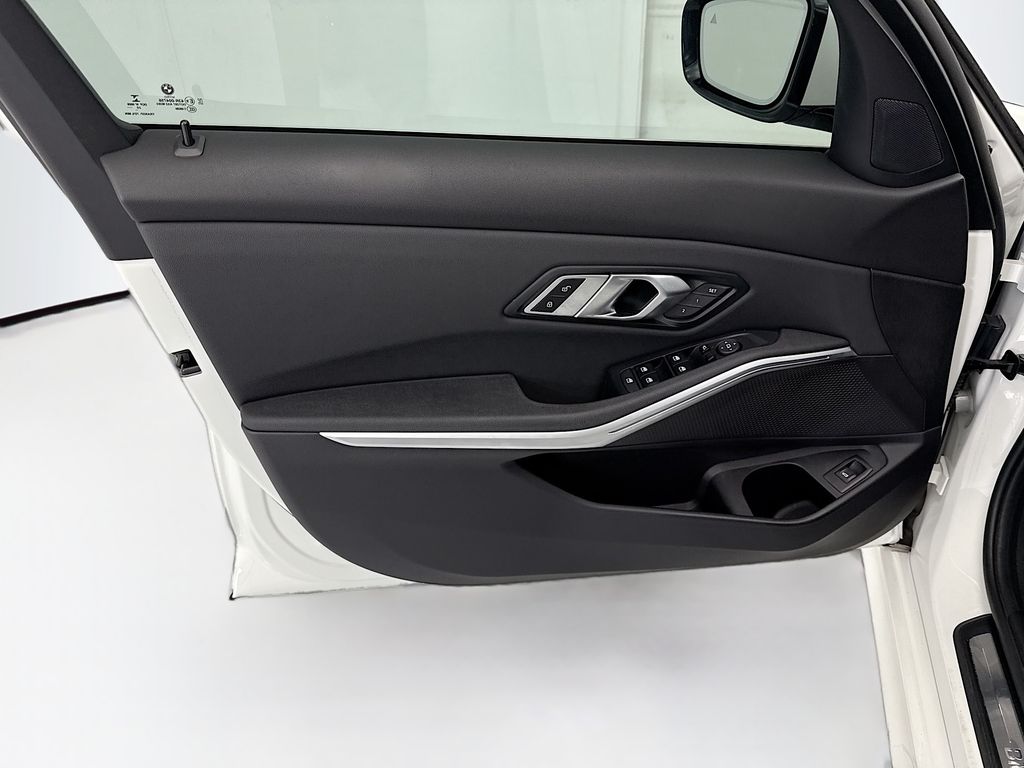 Thumbnail: 2021 BMW 3 Series - 23