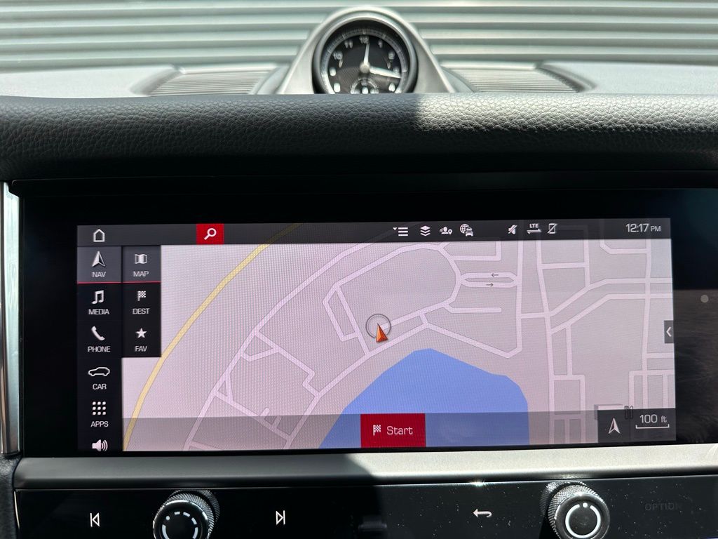 2025 Porsche Macan  23