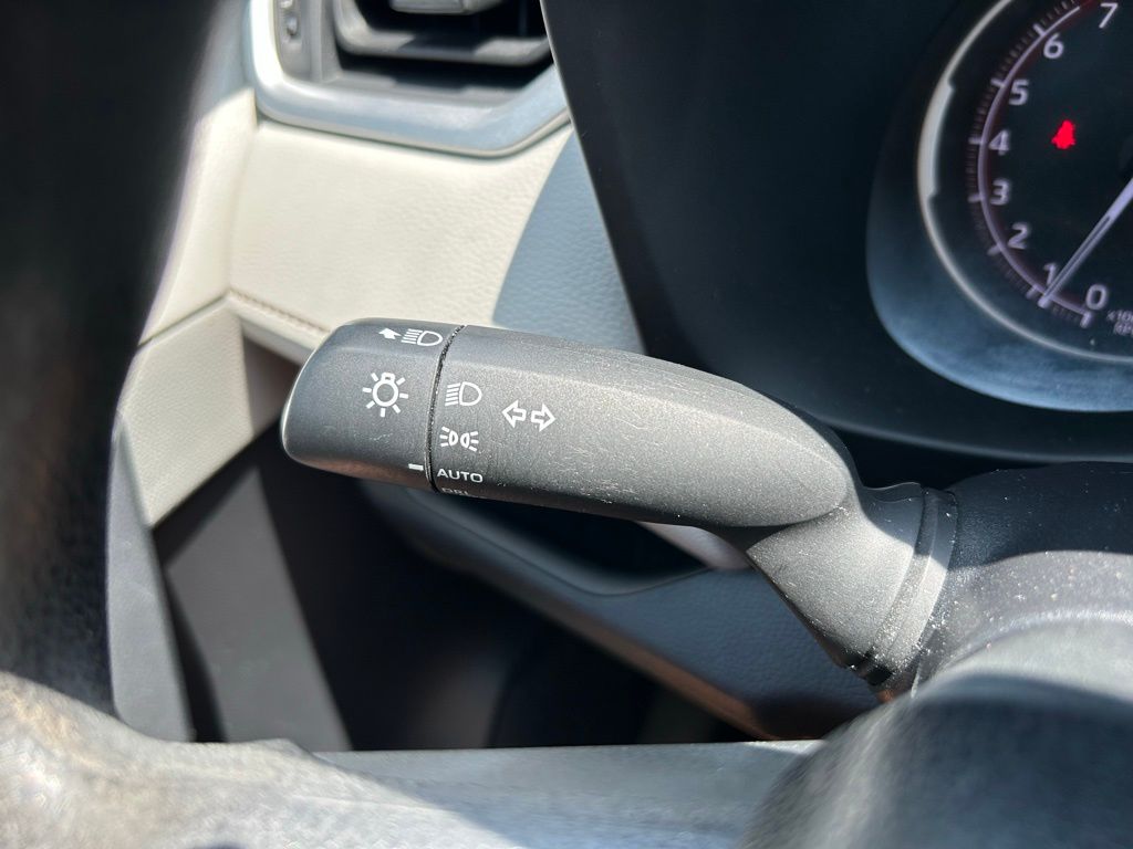 2023 Toyota RAV4 XLE 21