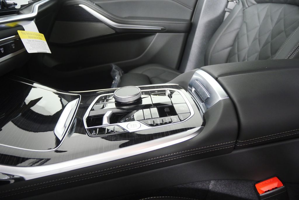 Thumbnail: 2027 BMW X7 - 22