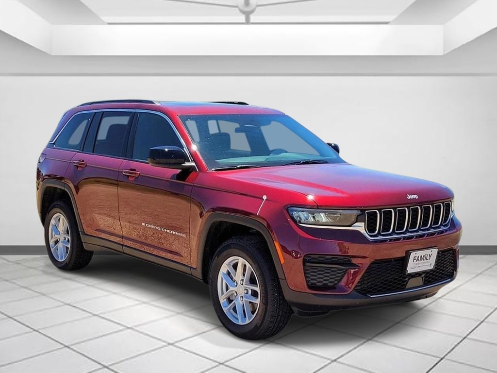 2024 Jeep Grand Cherokee Laredo RWD