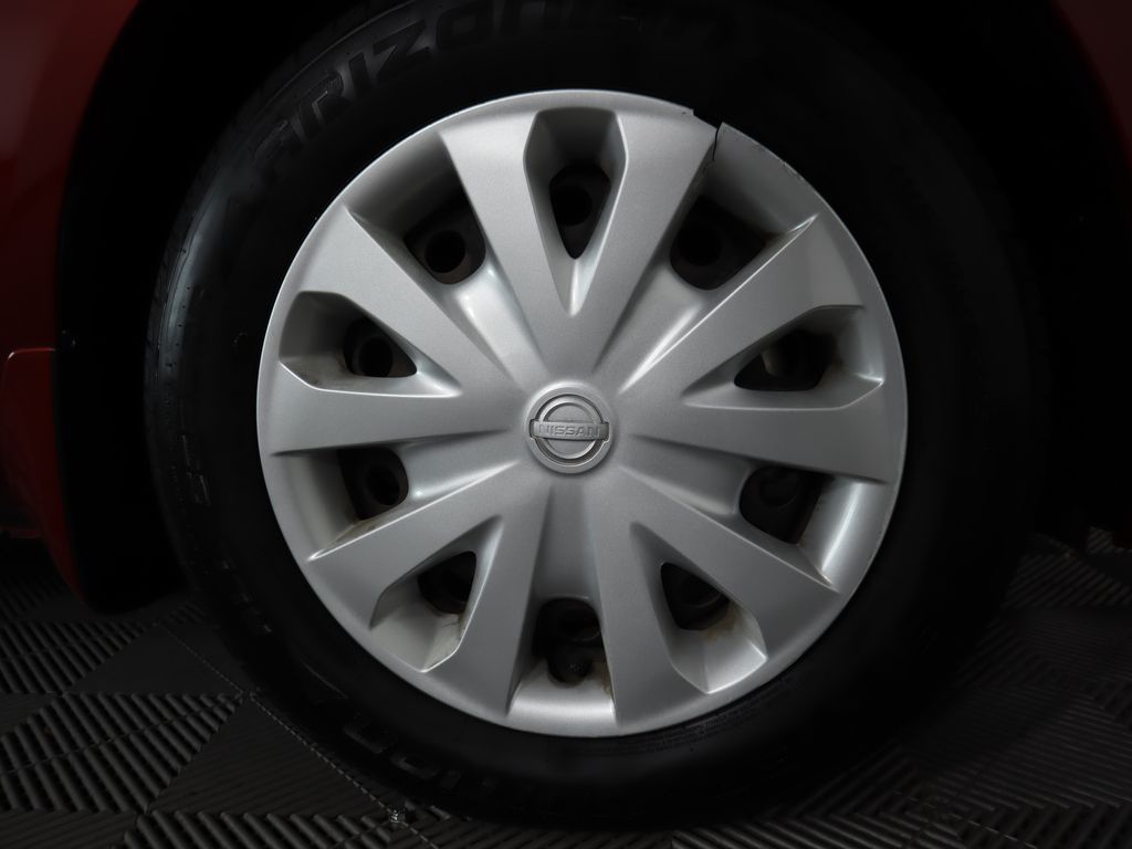 Thumbnail: 2017 Nissan Versa - 32