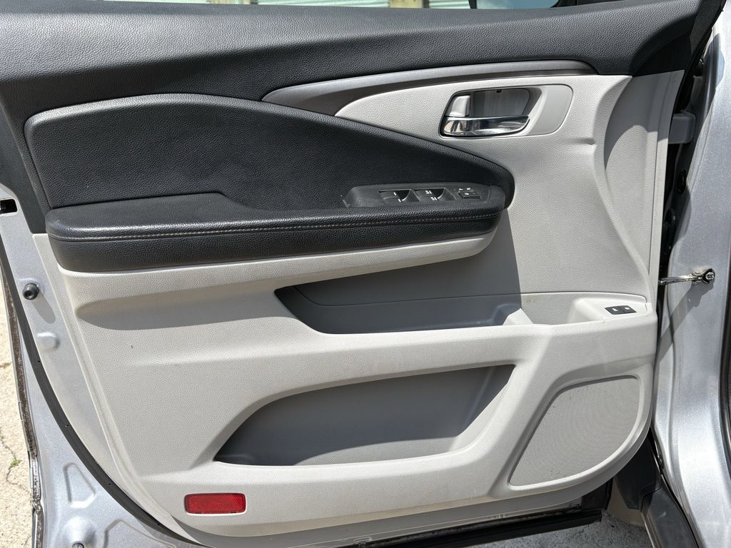 Used 2017 Lunar Silver Metallic Honda EX-L image 2