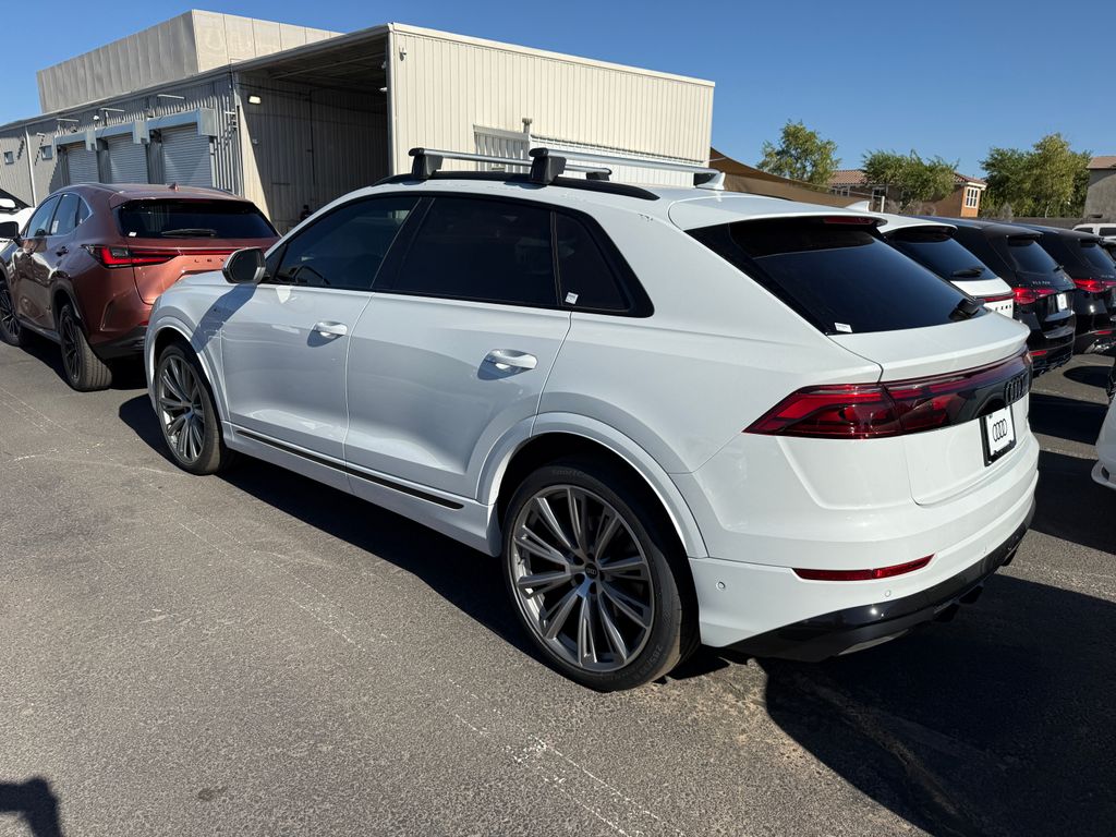 Thumbnail: 2026 Audi Q8 - 2