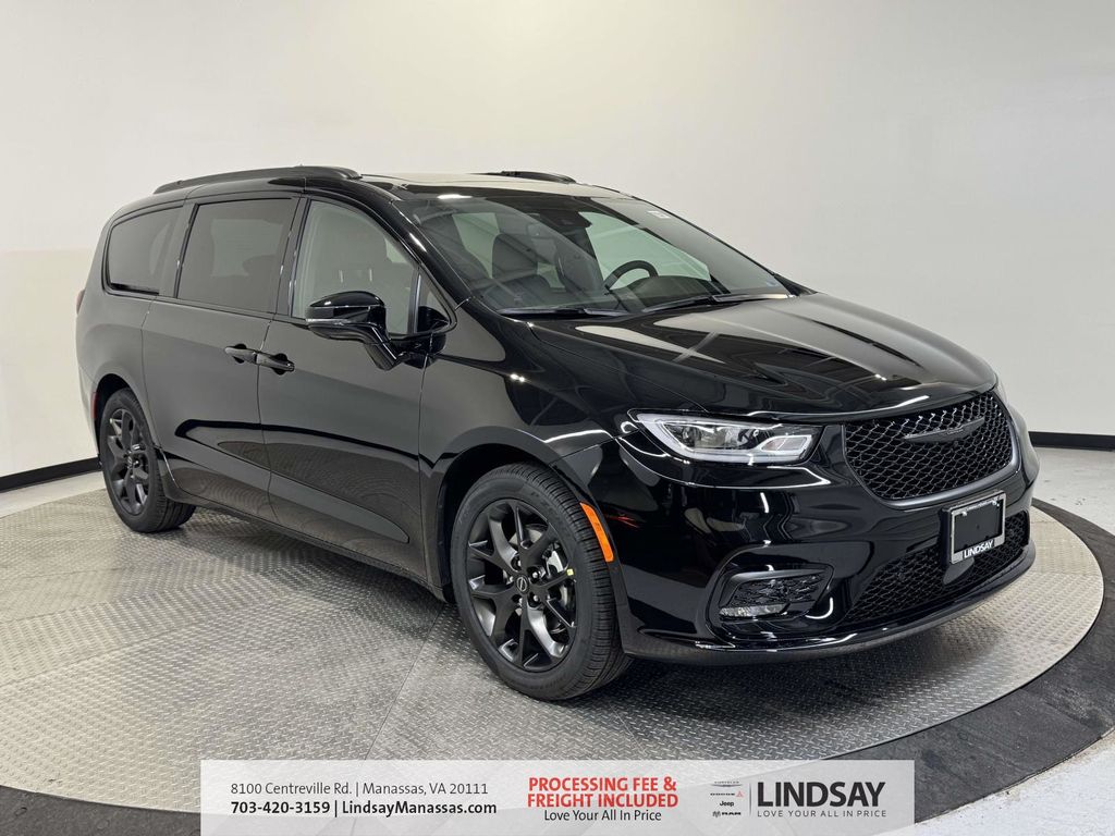 Diamond Black Crystal Pearlcoat 2026 Chrysler Pacifica Minivan Front-Wheel Drive 9-Speed Automatic