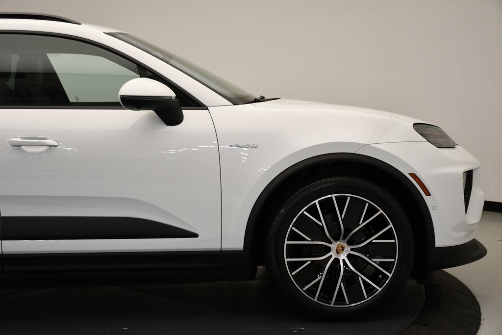 Thumbnail: 2025 Porsche Macan - 16