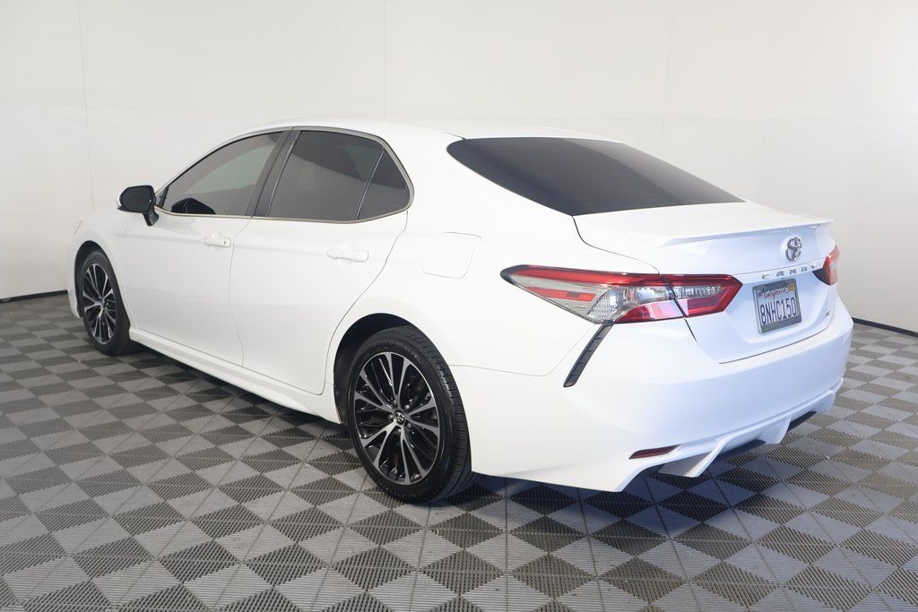 2018 Toyota Camry SE 4